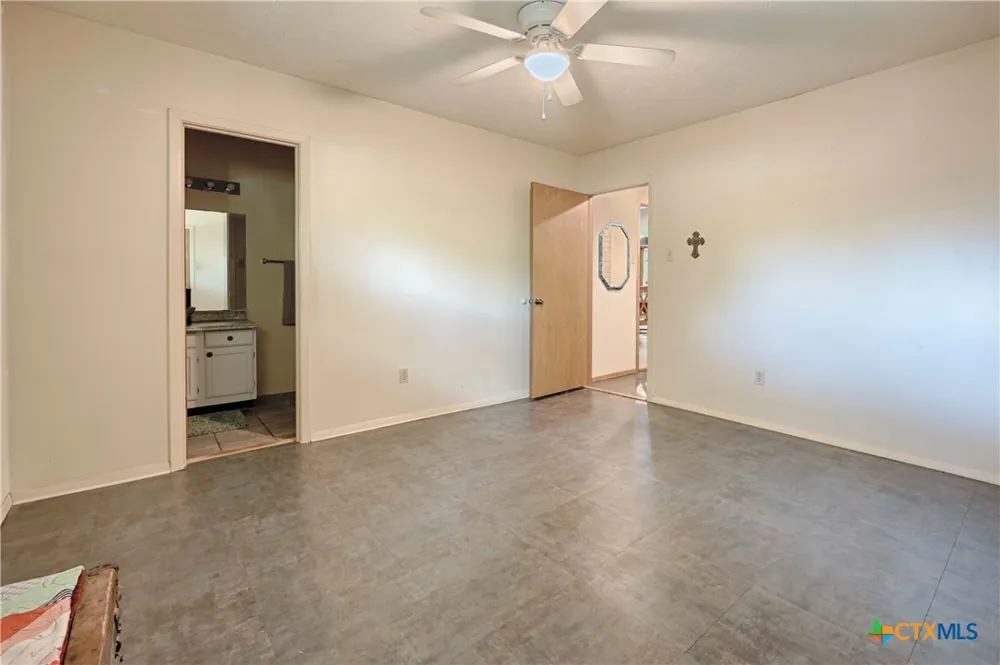725 S Market Street Flatonia, TX 78941