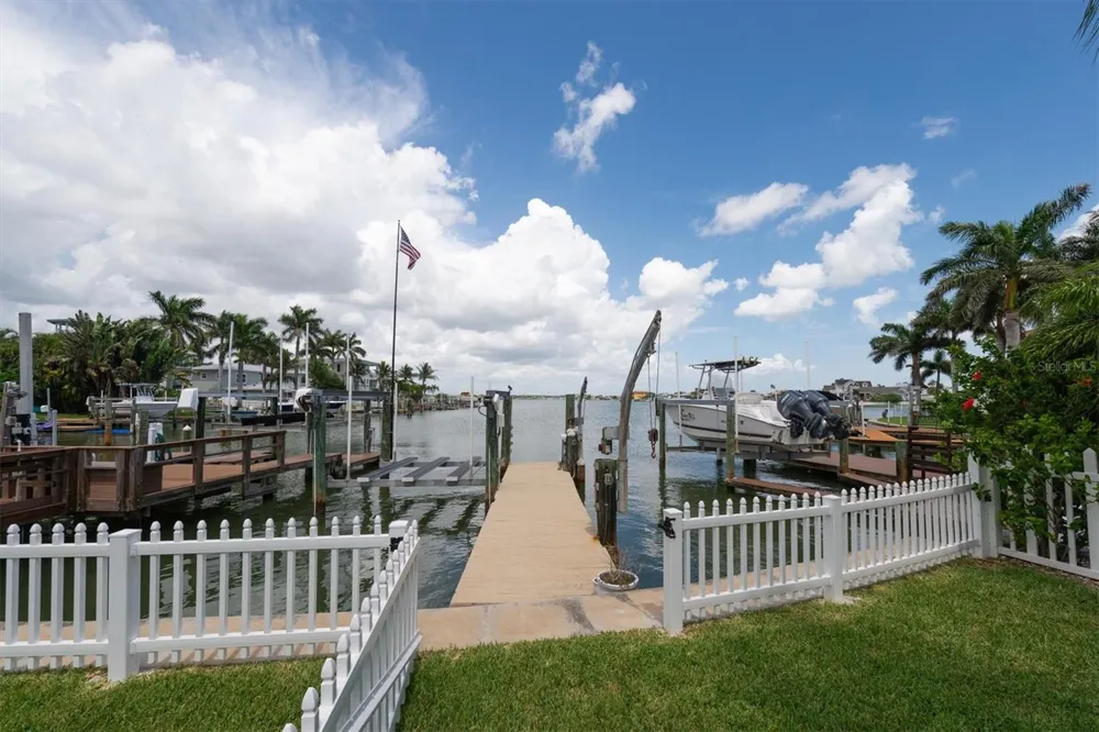 303 BATH CLUB BOULEVARD North Redington Beach, FL 33708