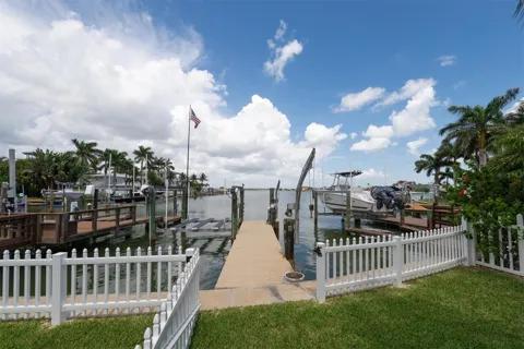 303 BATH CLUB BOULEVARD
