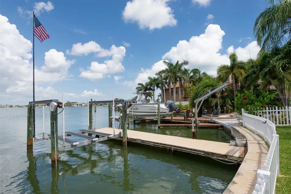 303 BATH CLUB BOULEVARD North Redington Beach, FL 33708