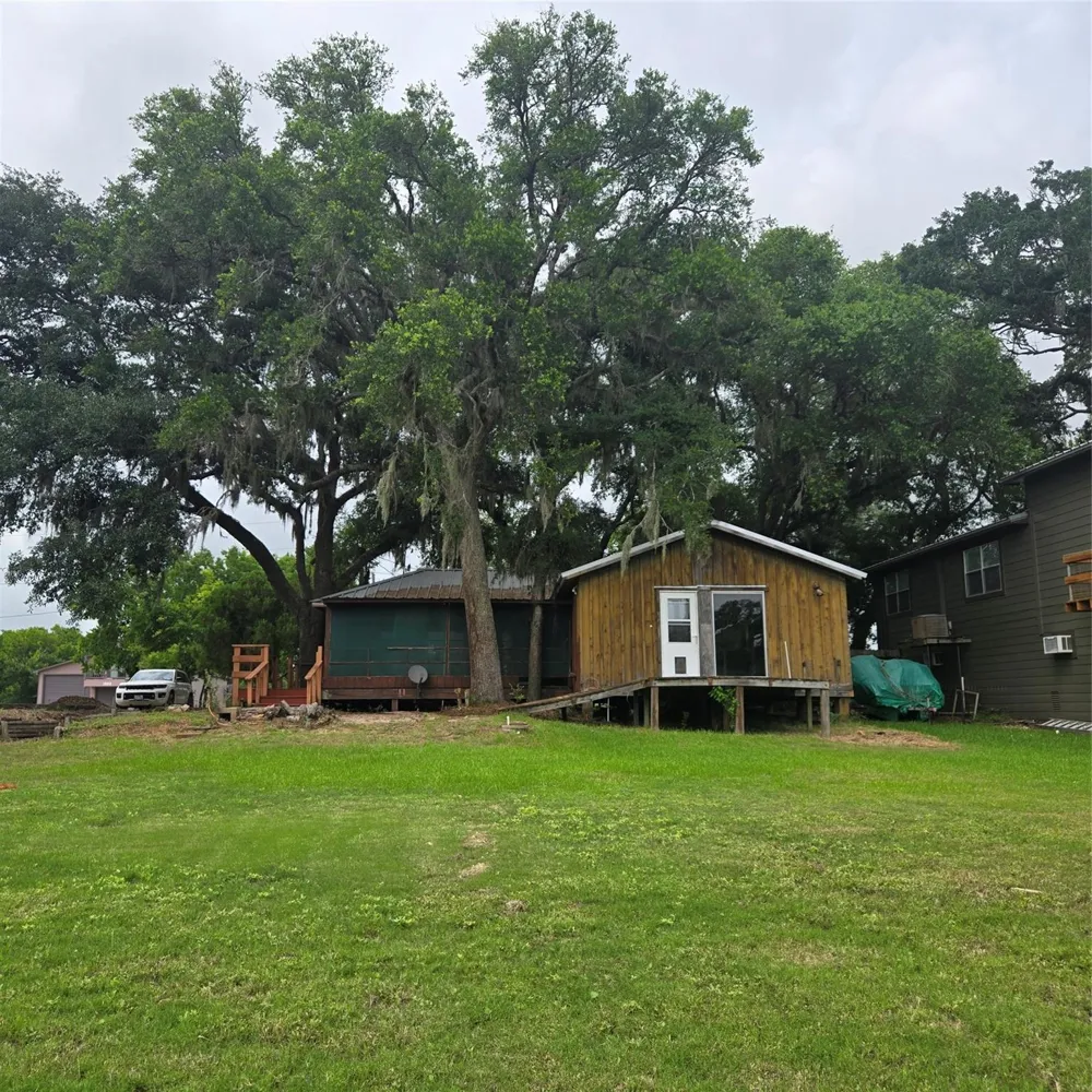 1471 Private Road 652 Sargent, TX 77414