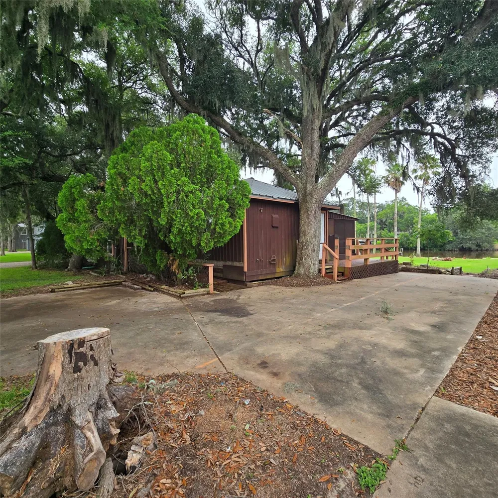 1471 Private Road 652 Sargent, TX 77414