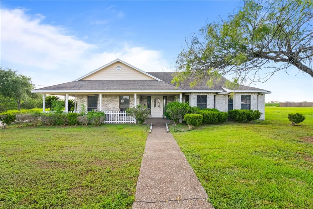 4958 Bluebird Street Robstown, TX 78380