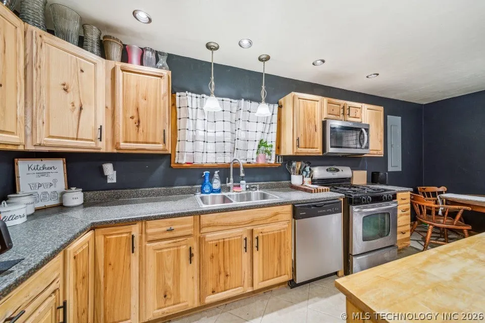 396 Cherokee Lane Bluejacket, OK 74333
