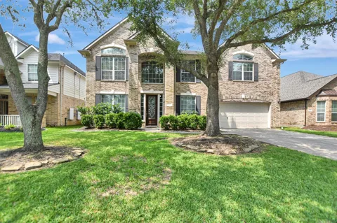 810 Almond Pointe