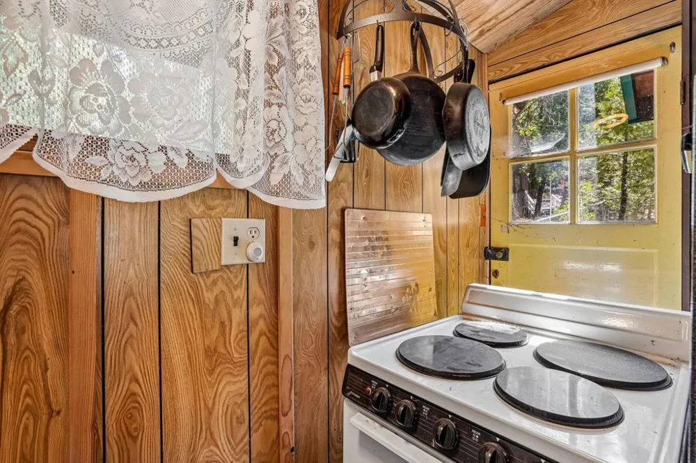 25145 Fern Valley Road Idyllwild, CA 92549