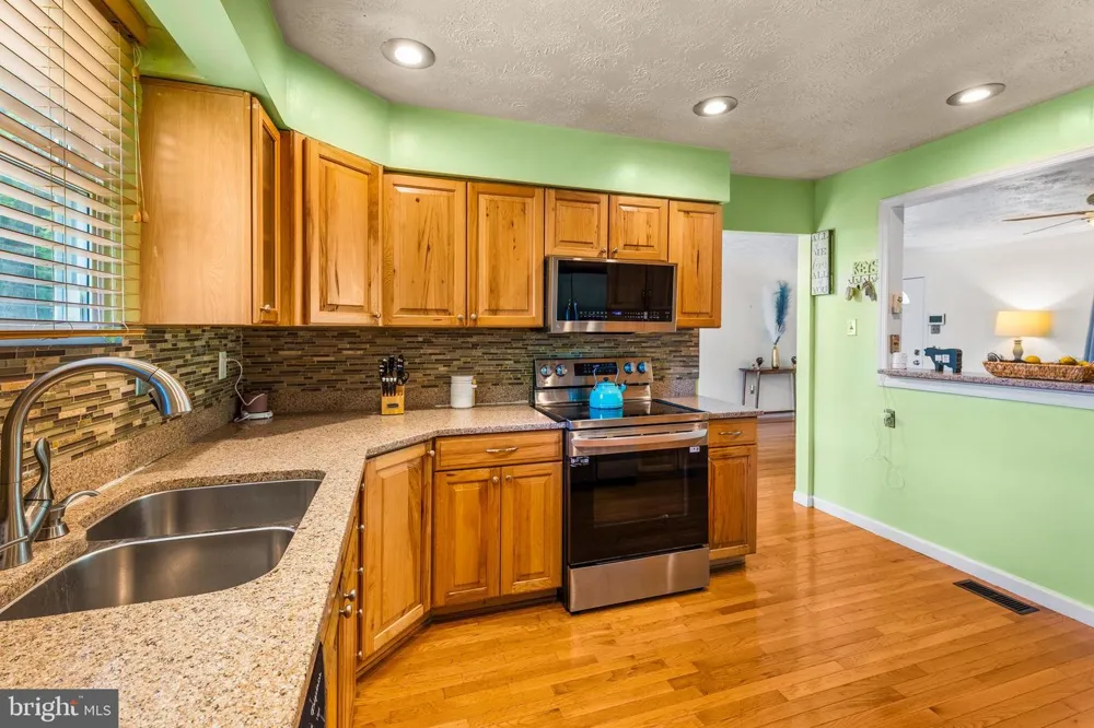 2256 WESTWOOD DRIVE Waldorf, MD 20601