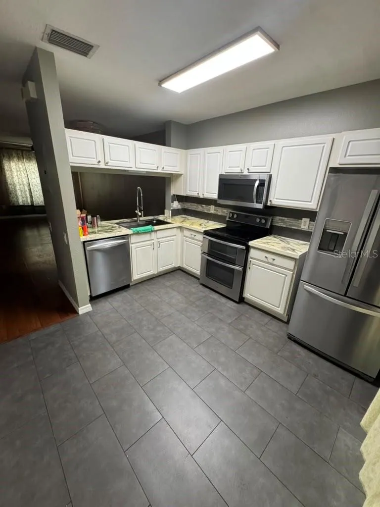 2454 LAKE WOODBERRY CIRCLE Brandon, FL 33510