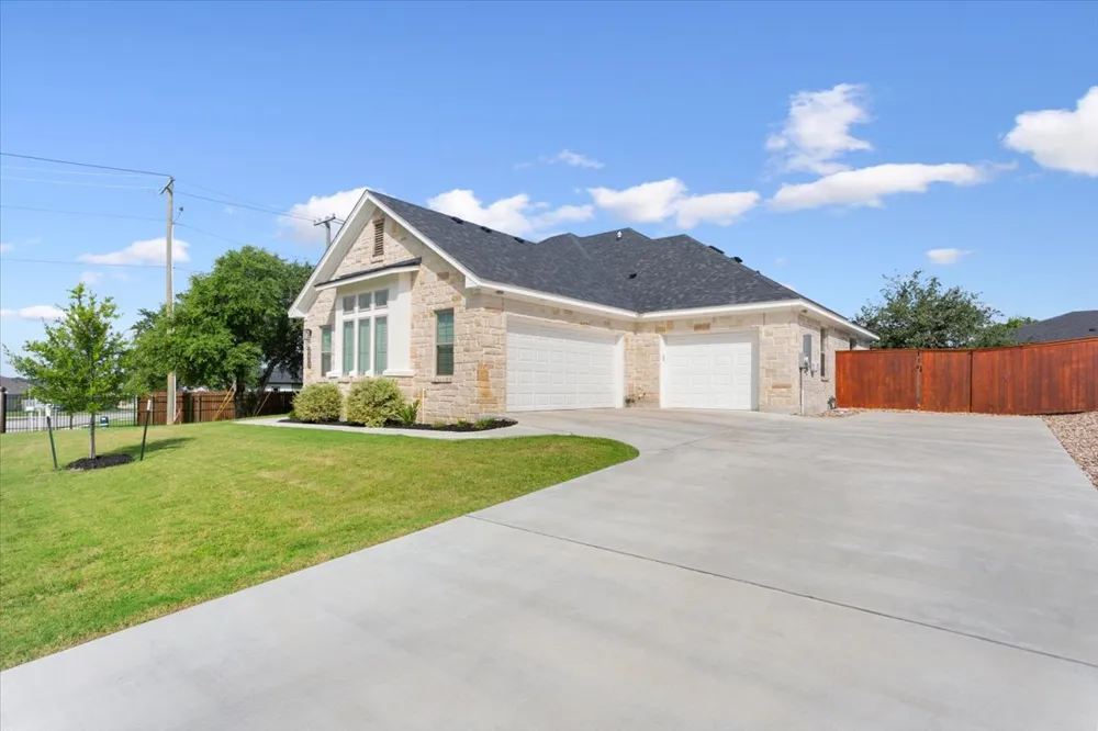 5017 Bella Charca Parkway Nolanville, TX 76559