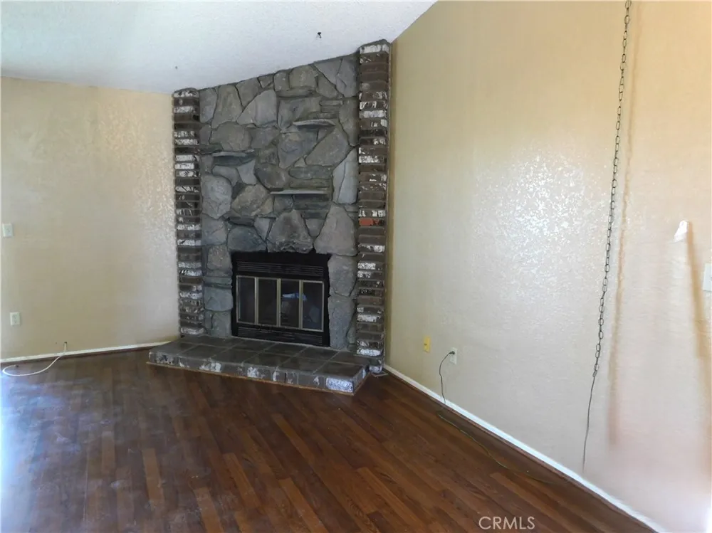 14306 Dover Mojave, CA 93501