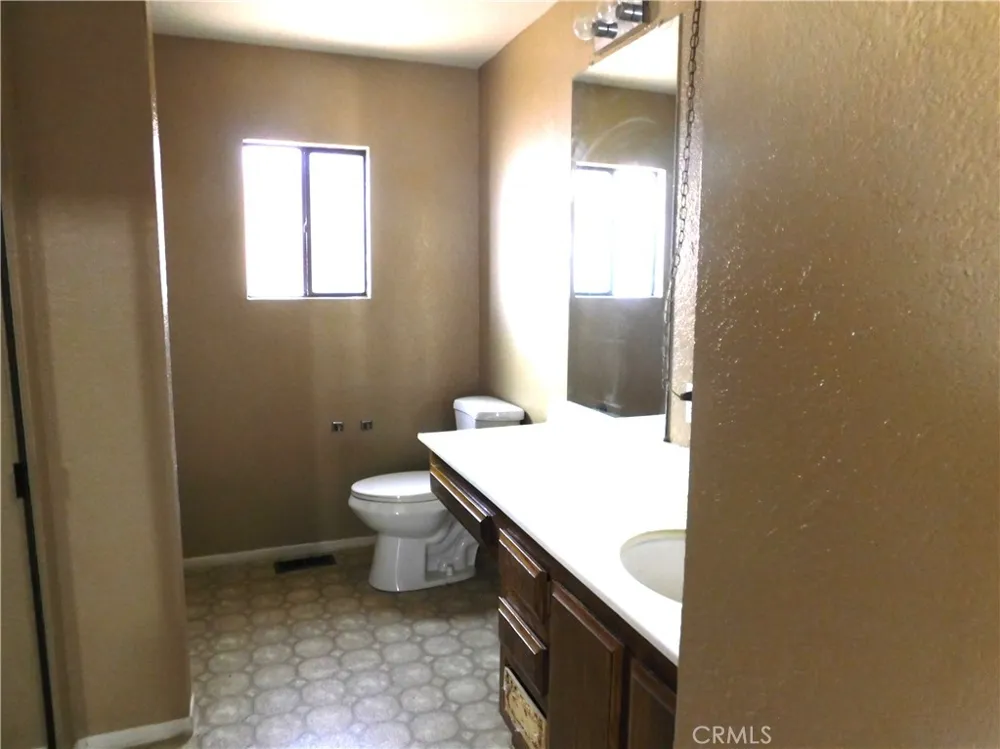 14306 Dover Mojave, CA 93501