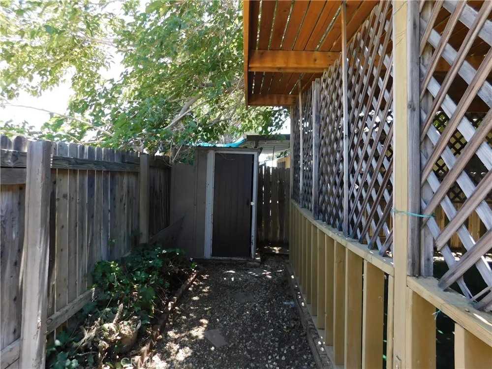 14306 Dover Mojave, CA 93501