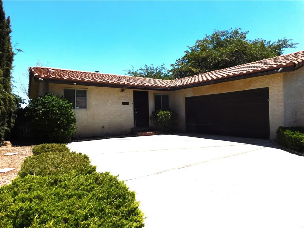 14306 Dover Mojave, CA 93501