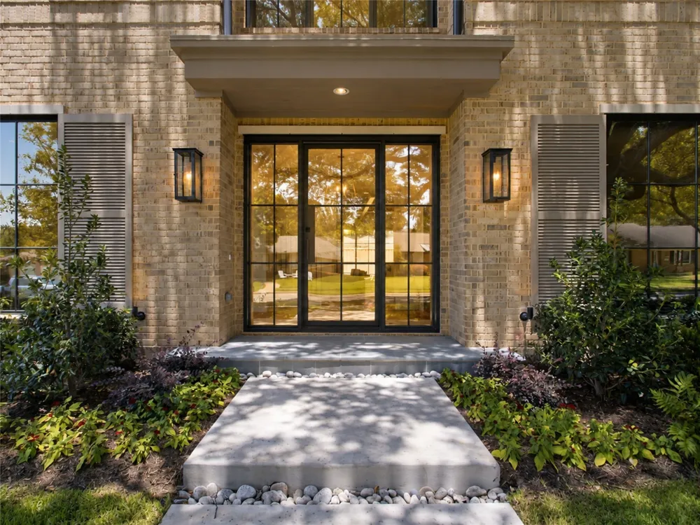 7033 Chantilly Lane Dallas, TX 75214