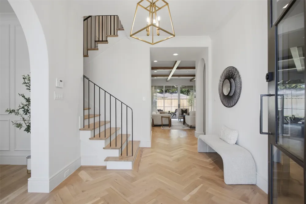 7033 Chantilly Lane Dallas, TX 75214