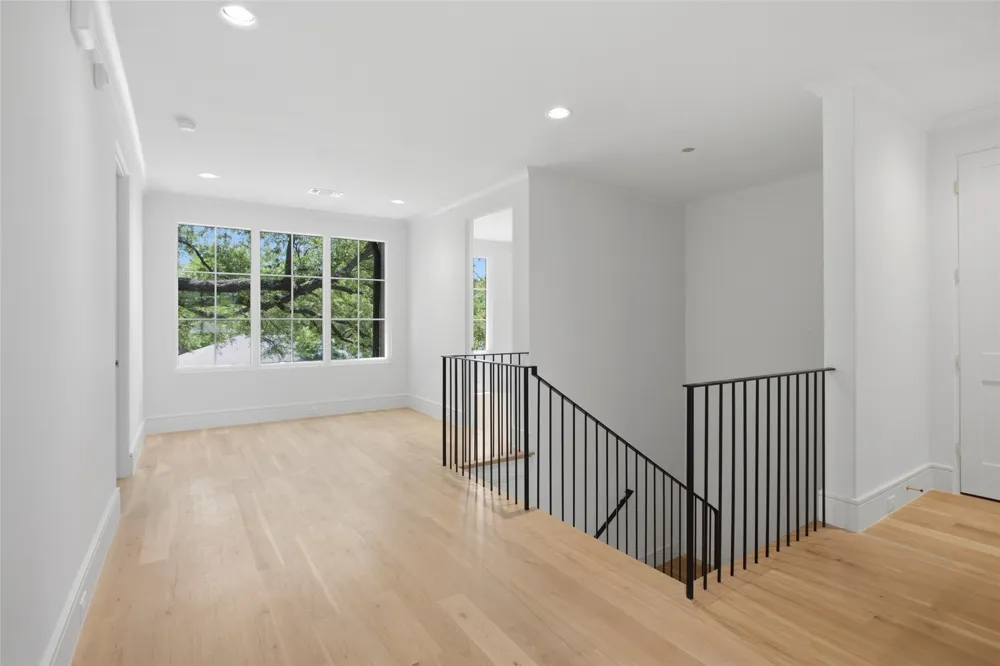 7033 Chantilly Lane Dallas, TX 75214