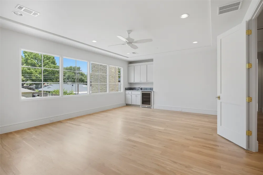 7033 Chantilly Lane Dallas, TX 75214