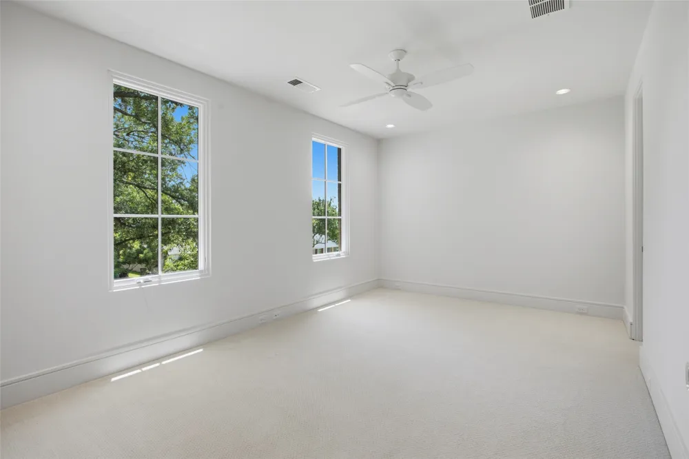 7033 Chantilly Lane Dallas, TX 75214