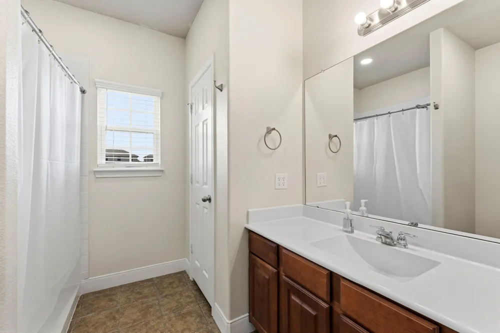 1320 Oregon Street La Porte, TX 77571