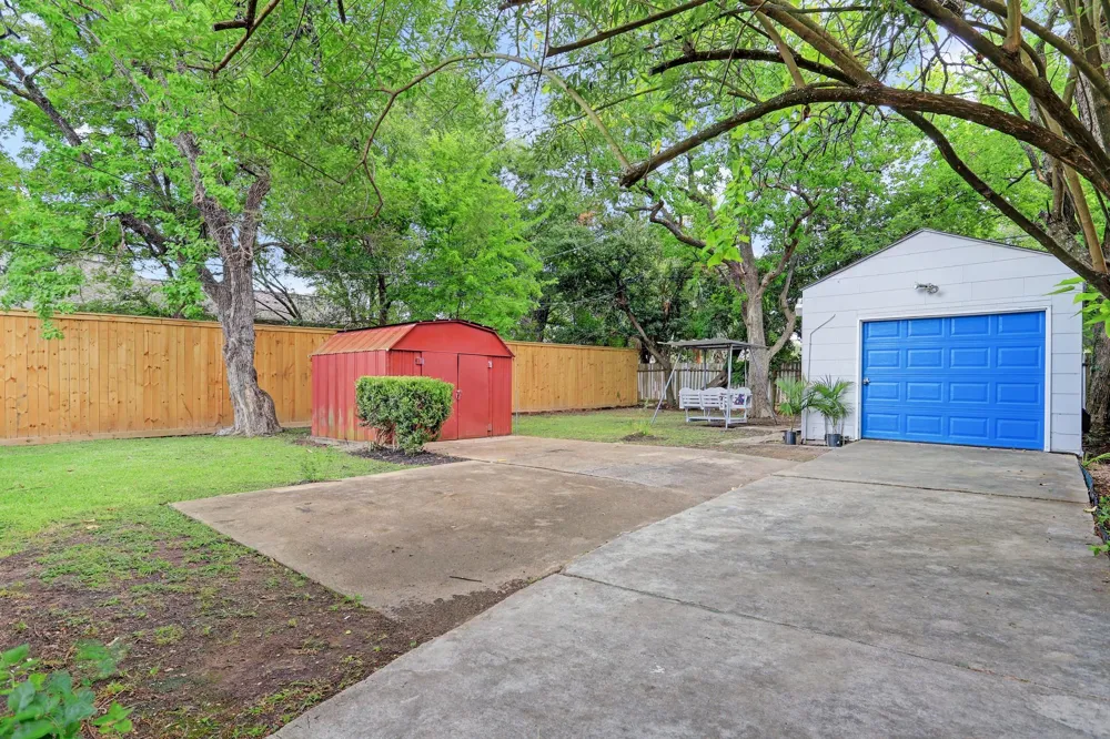 5217 Locust Street Bellaire, TX 77401
