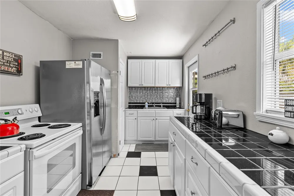 5407 29TH AVENUE S Gulfport, FL 33707