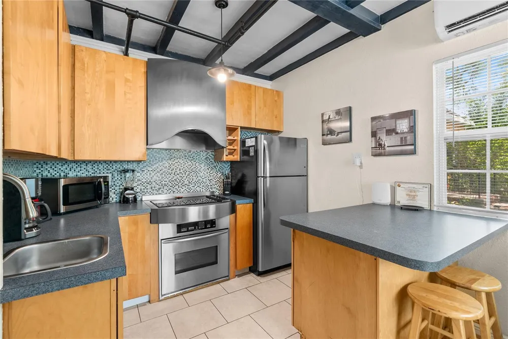 5407 29TH AVENUE S Gulfport, FL 33707