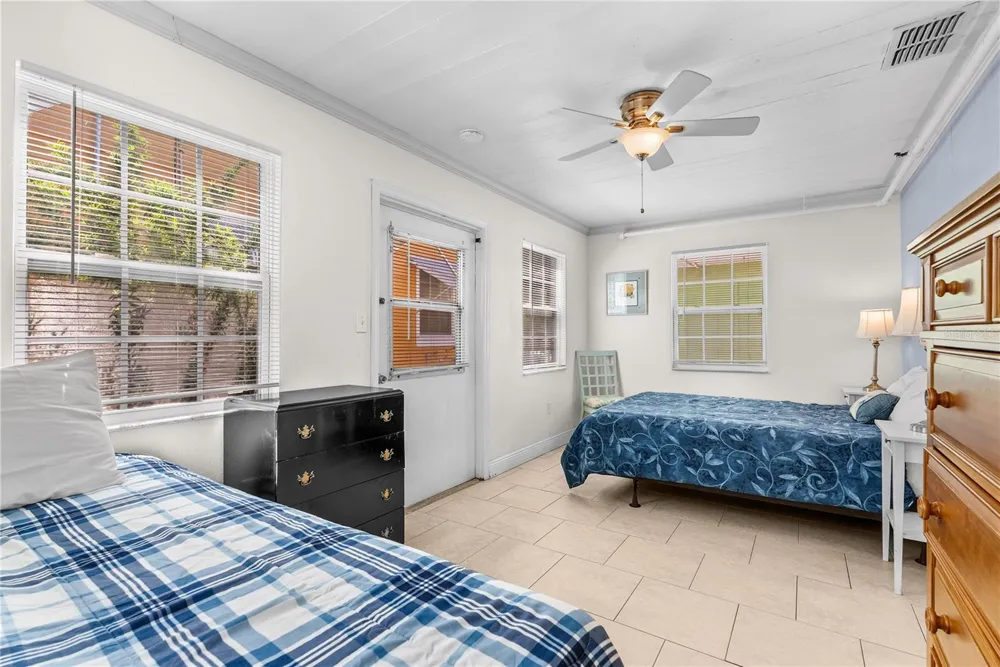 5407 29TH AVENUE S Gulfport, FL 33707