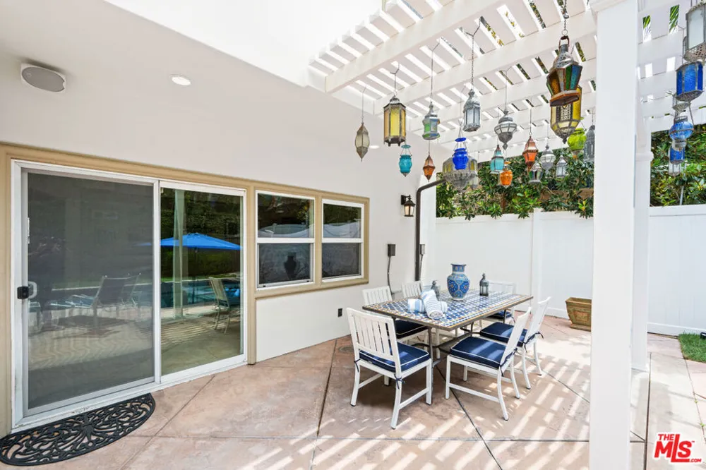 5419 Tampa Avenue Tarzana, CA 91356