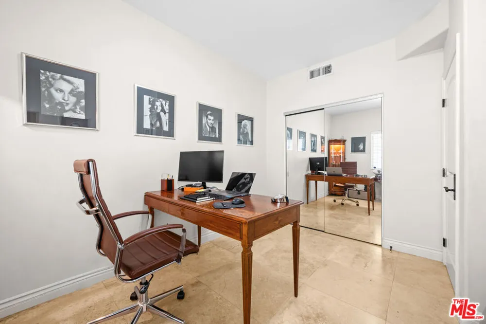 5419 Tampa Avenue Tarzana, CA 91356