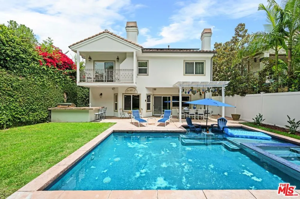 5419 Tampa Avenue Tarzana, CA 91356