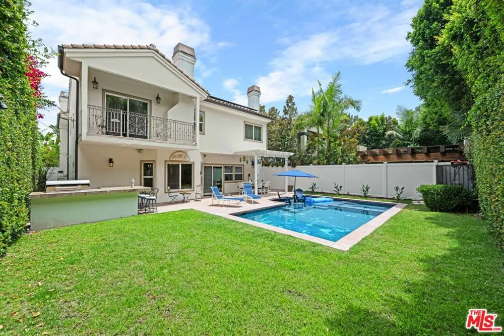 5419 Tampa Avenue Tarzana, CA 91356