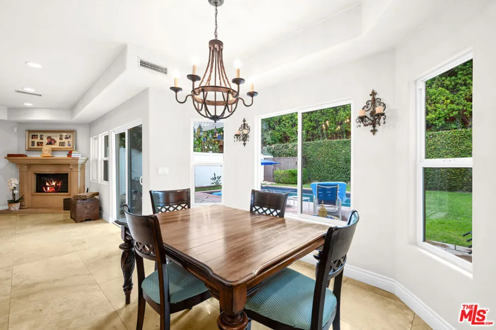 5419 Tampa Avenue Tarzana, CA 91356
