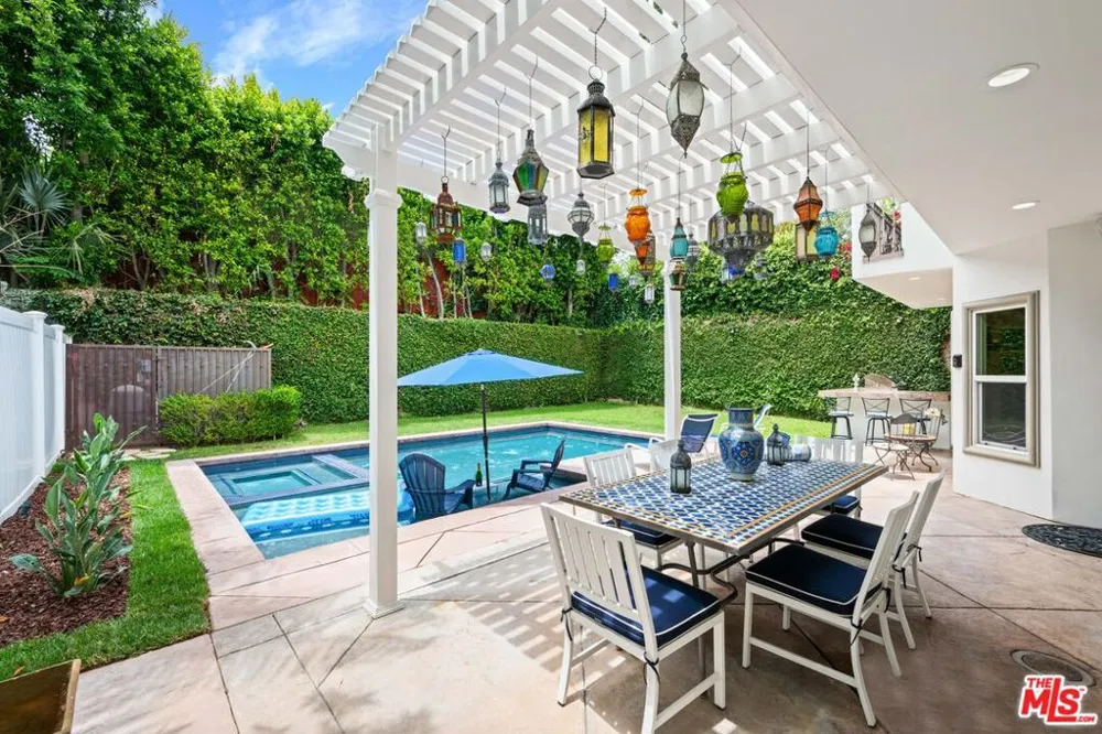 5419 Tampa Avenue Tarzana, CA 91356