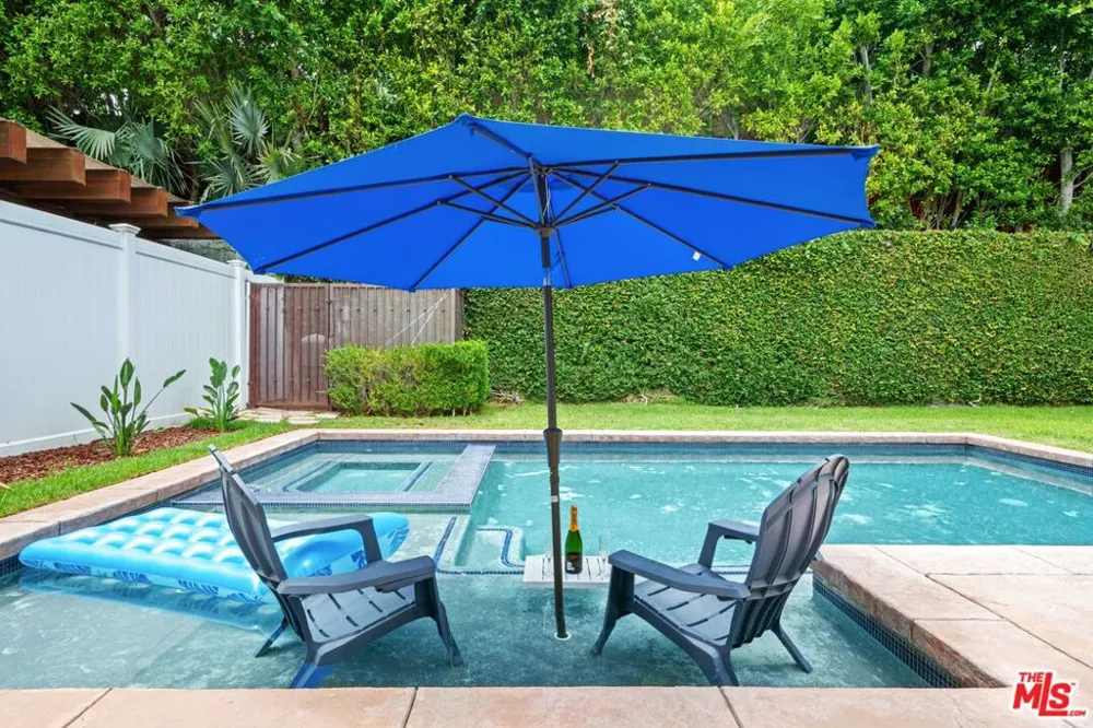 5419 Tampa Avenue Tarzana, CA 91356