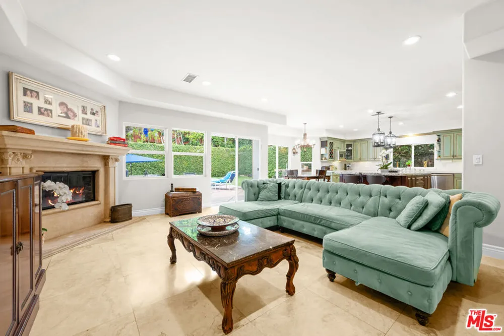 5419 Tampa Avenue Tarzana, CA 91356