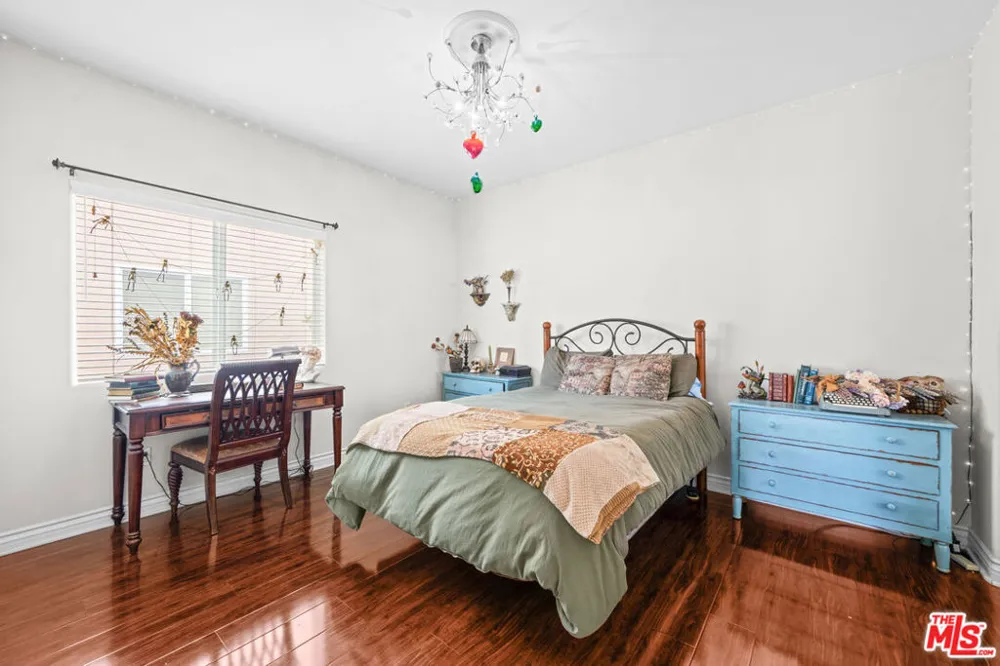 5419 Tampa Avenue Tarzana, CA 91356