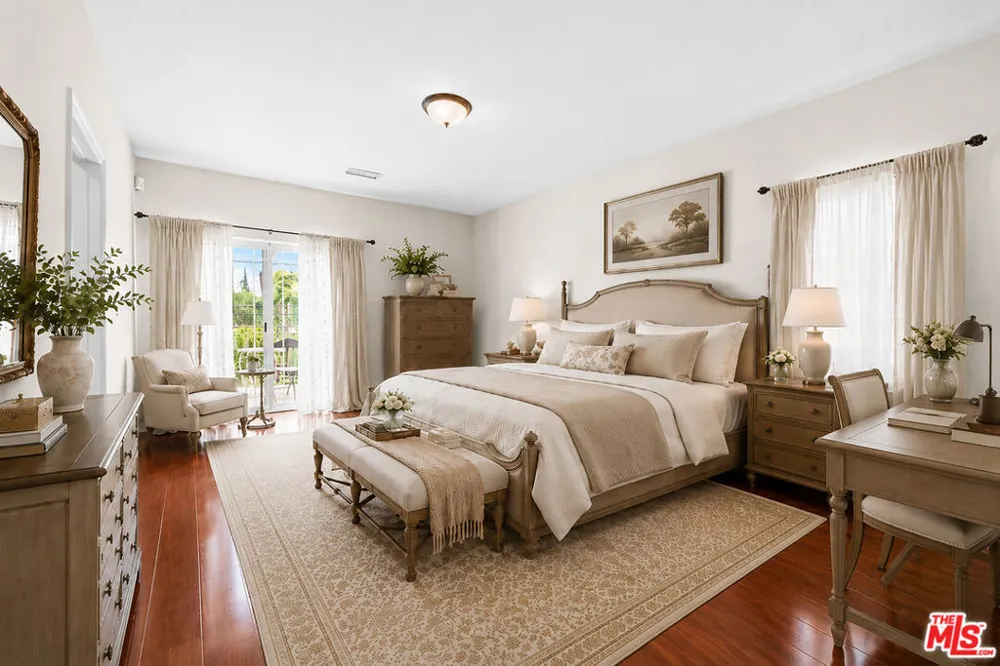 5419 Tampa Avenue Tarzana, CA 91356