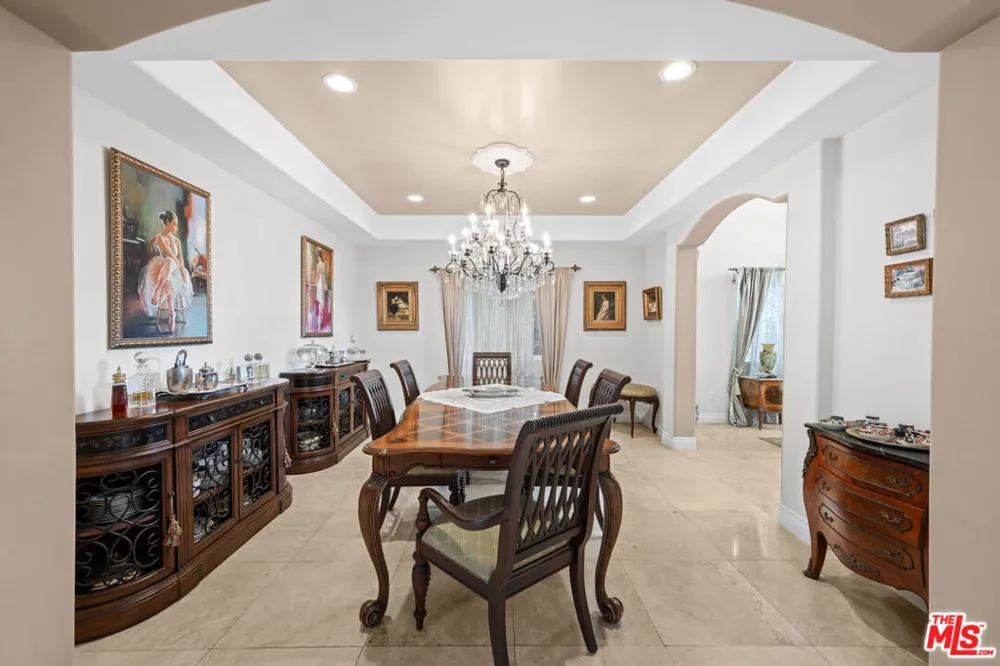 5419 Tampa Avenue Tarzana, CA 91356
