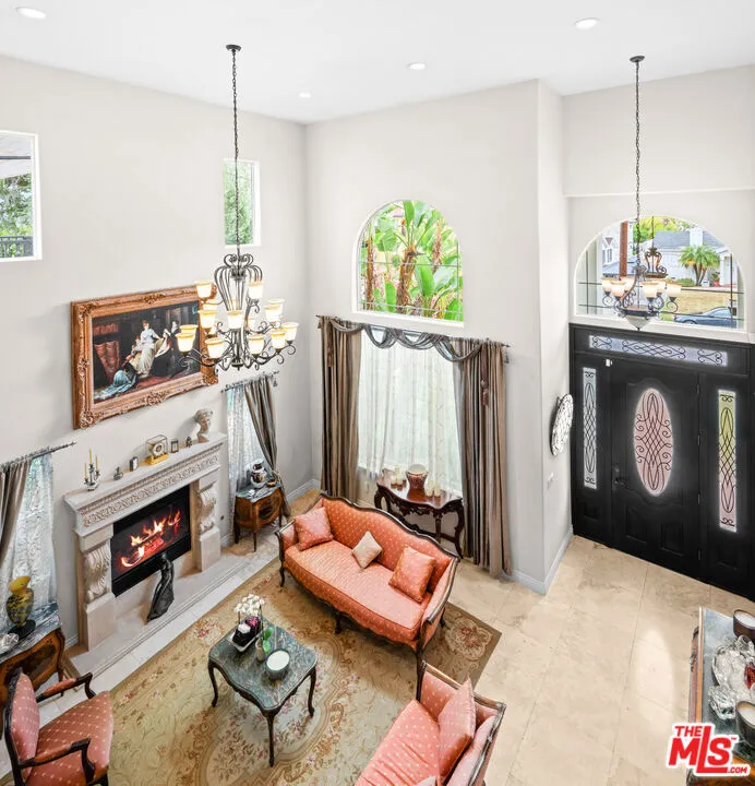 5419 Tampa Avenue Tarzana, CA 91356