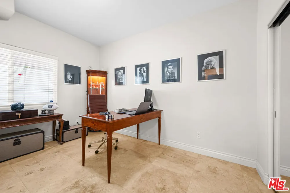 5419 Tampa Avenue Tarzana, CA 91356