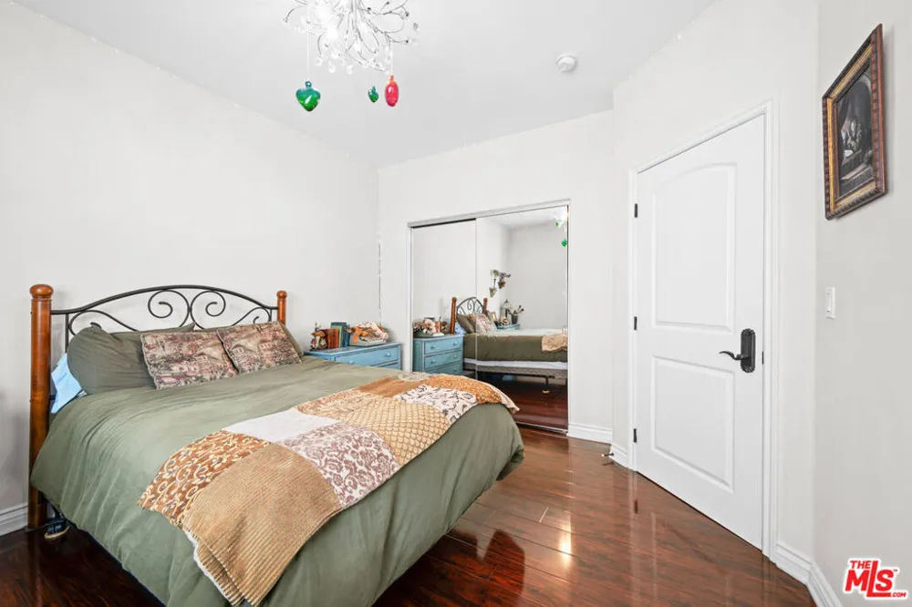 5419 Tampa Avenue Tarzana, CA 91356