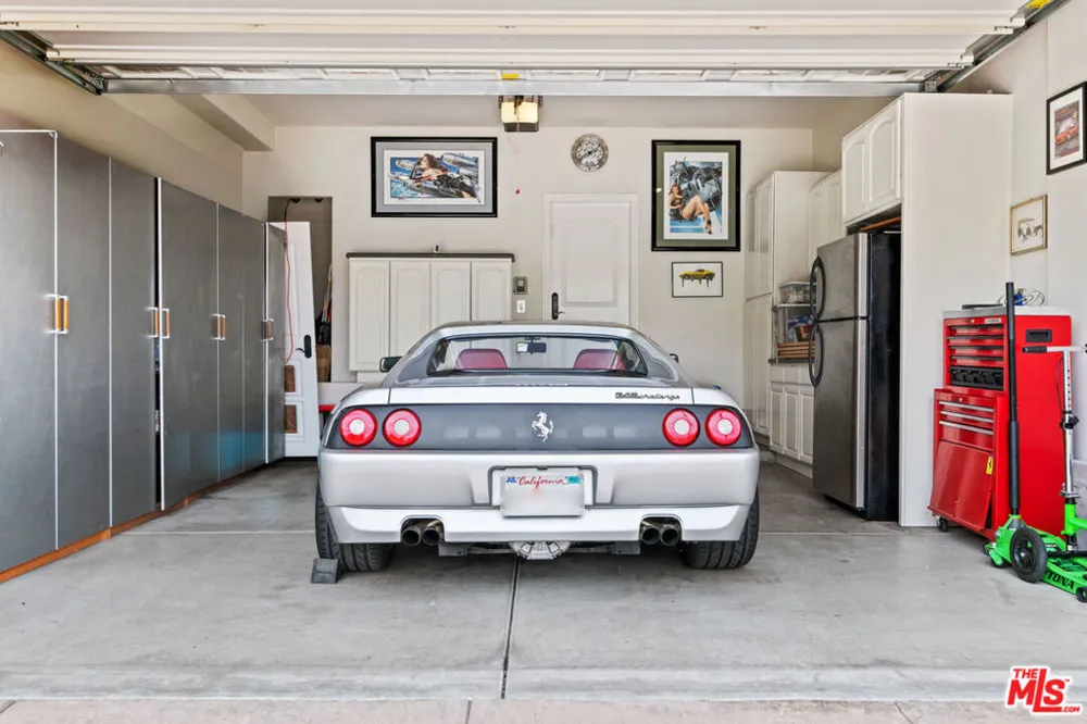 5419 Tampa Avenue Tarzana, CA 91356