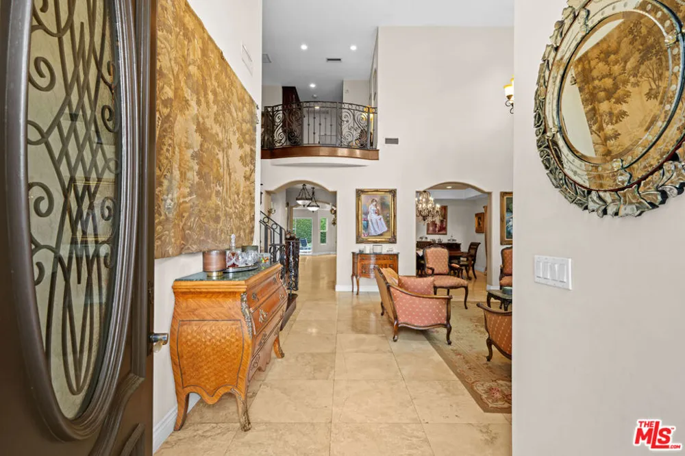 5419 Tampa Avenue Tarzana, CA 91356
