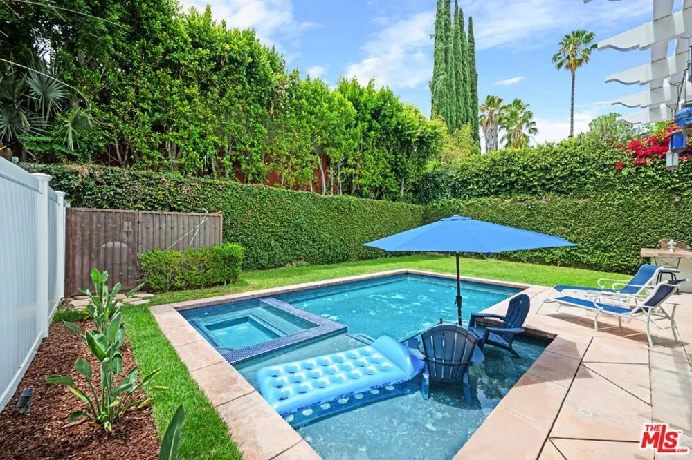 5419 Tampa Avenue Tarzana, CA 91356