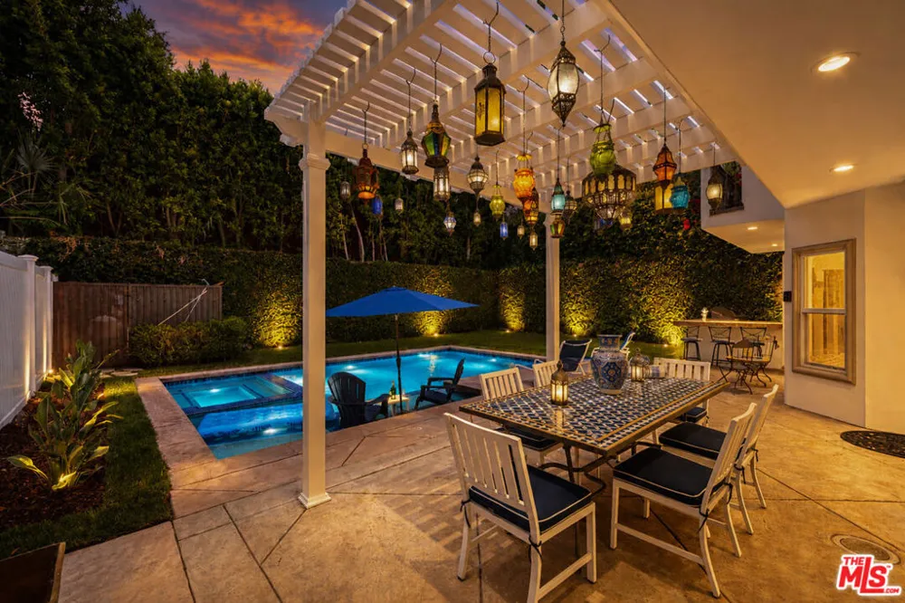5419 Tampa Avenue Tarzana, CA 91356