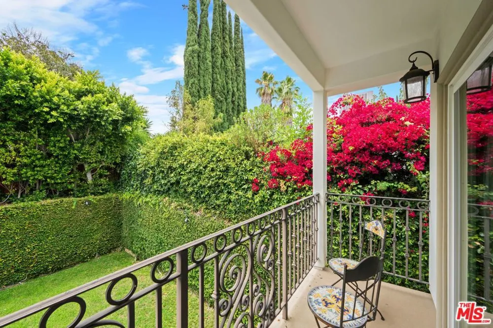 5419 Tampa Avenue Tarzana, CA 91356
