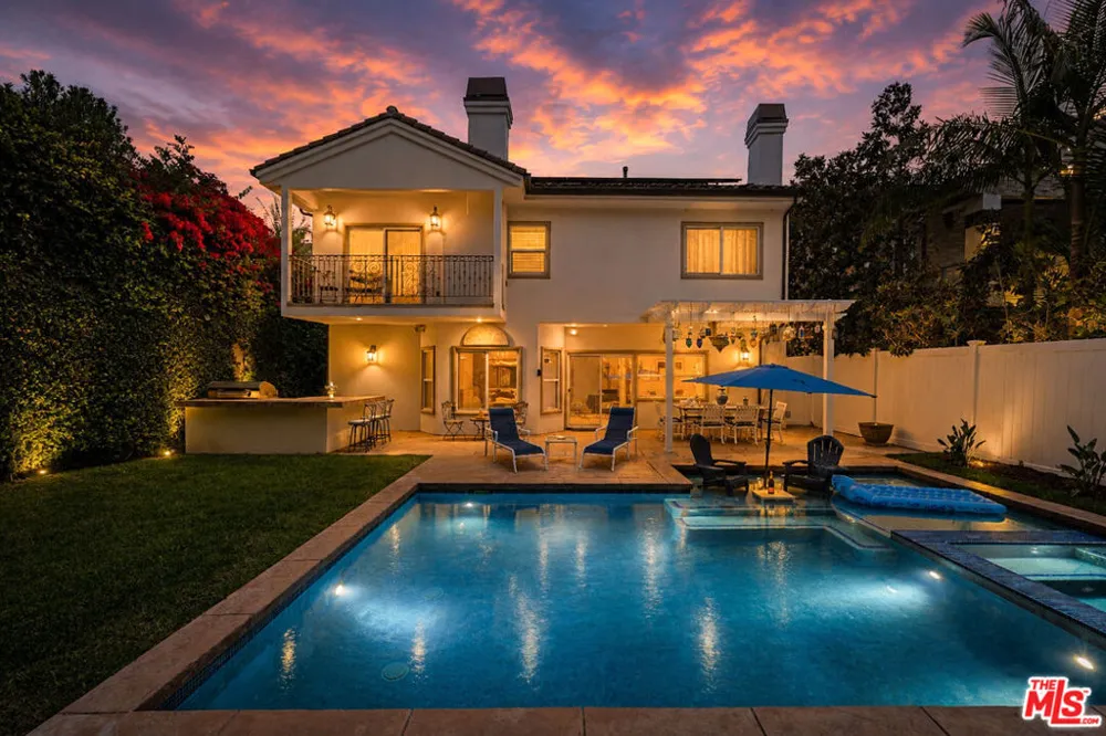 5419 Tampa Avenue Tarzana, CA 91356