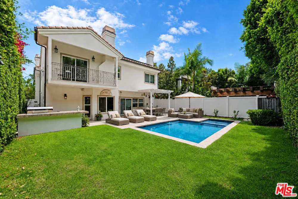 5419 Tampa Avenue Tarzana, CA 91356