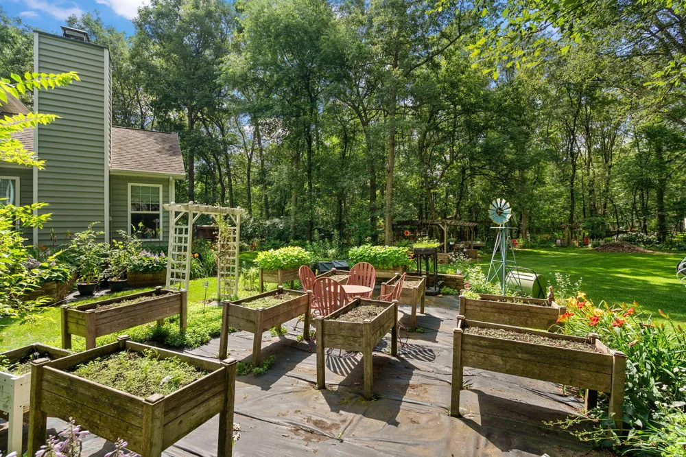 3933 Timberland Drive Wheatfield, IN 46392