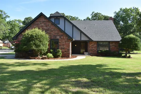2430 Northwood Drive